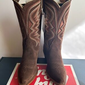 **Fall Sale**. Reduced from $145 -Super cute Tony Lamas Vernita Boots Size 7 NWT